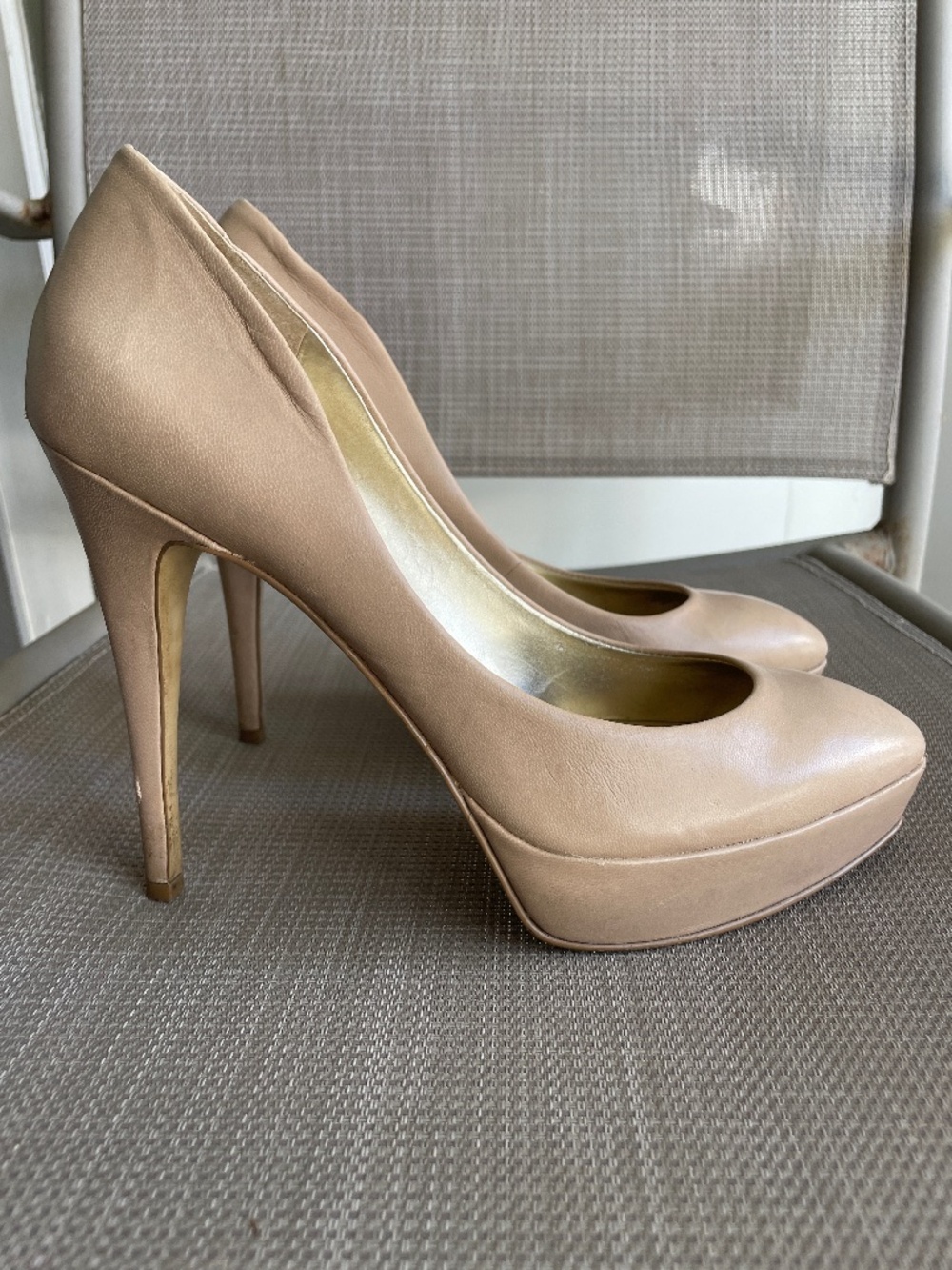 GUESS Leather Platform Pumps Heels Pointed Toe